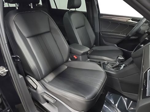 Used 2022 Volkswagen Tiguan SE R-Line image 15
