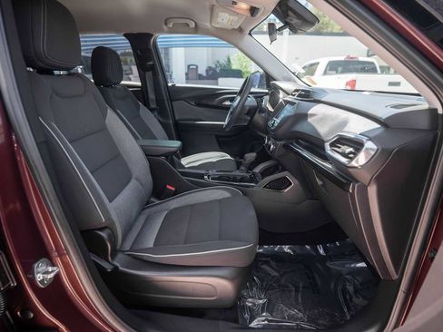 Used 2023 Chevrolet TrailBlazer LT FWD image 12