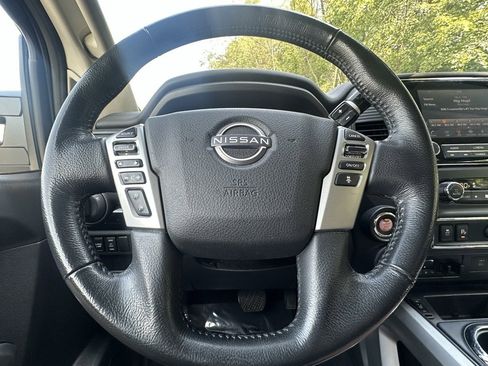 Used 2023 Nissan Titan SV w/ SV Convenience Package image 11