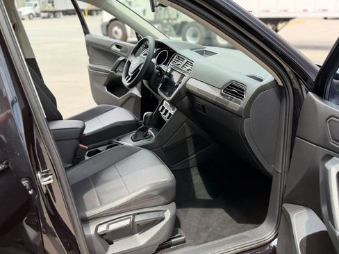 Used 2020 Volkswagen Tiguan SE FWD image 24