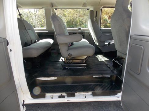 Used 2013 Ford E-350 and Econoline 350 XLT image 14