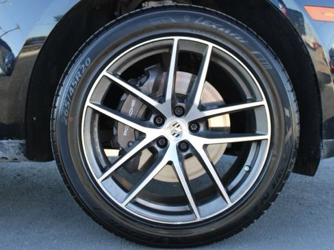 Used 2023 Porsche Macan Turbo image 11