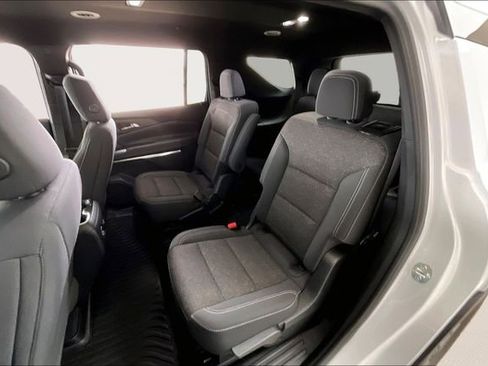 Used 2024 Chevrolet Traverse LT image 16