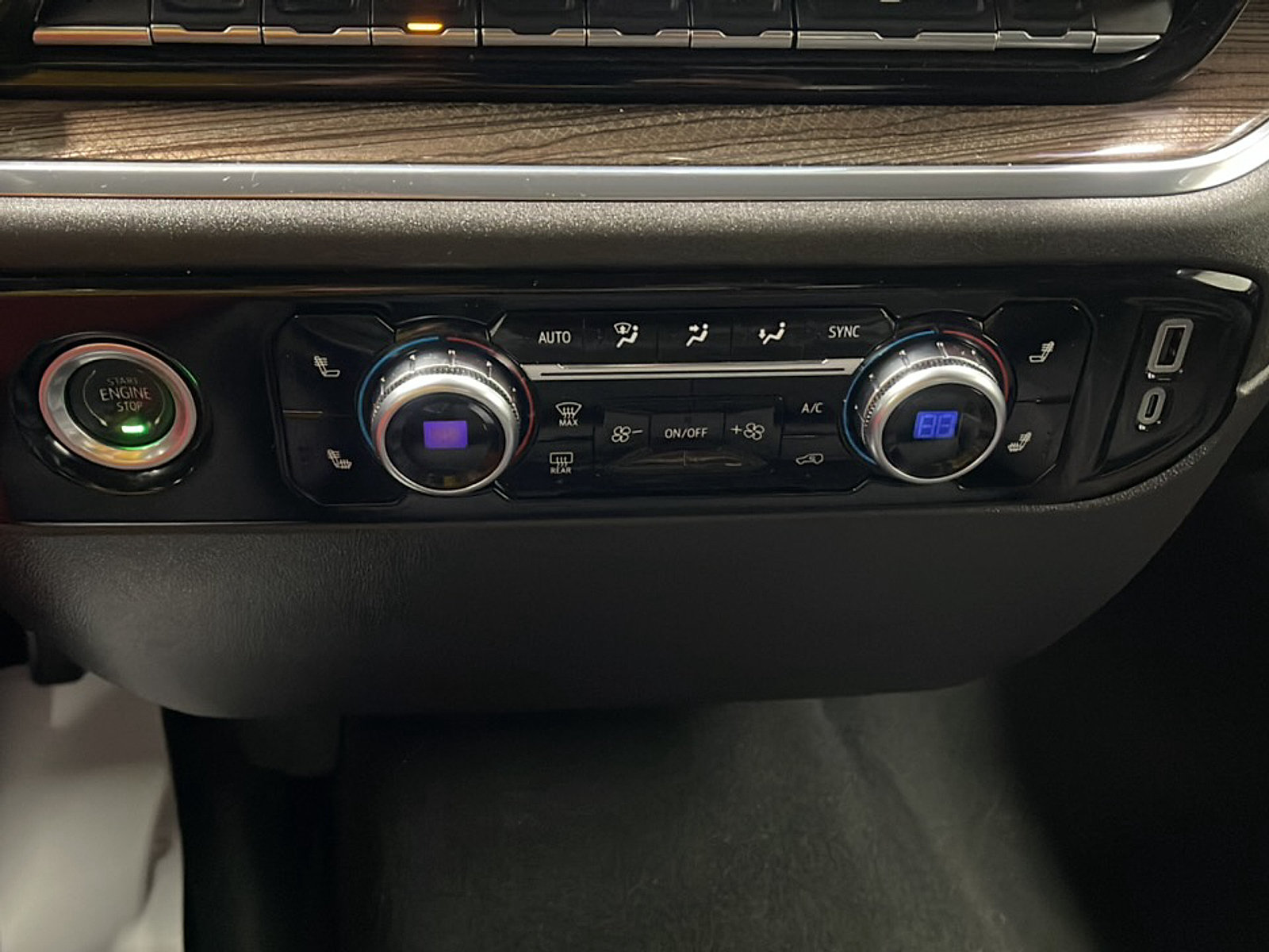 Used 2024 GMC Sierra 1500 Elevation AWD/4WD image 11