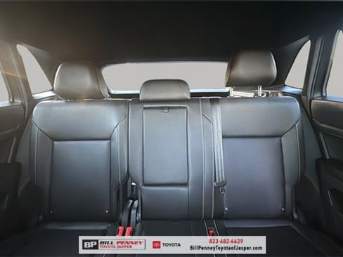 Used 2020 Volkswagen Atlas Cross Sport SE w/ Towing Package image 18