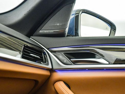 Certified 2022 BMW 530e w/ Premium Package image 25