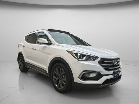 Used 2017 Hyundai Santa Fe Sport image 1