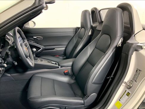 Used 2024 Porsche 718 Boxster RWD image 5