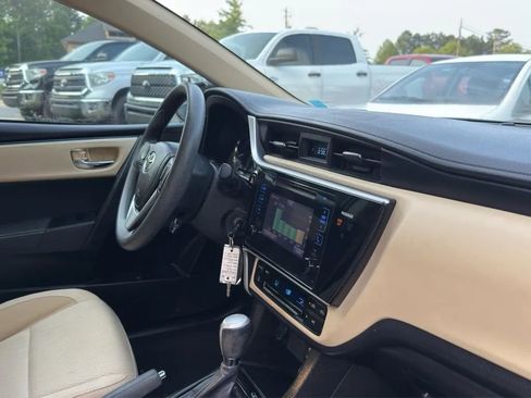 Used 2017 Toyota Corolla LE image 16