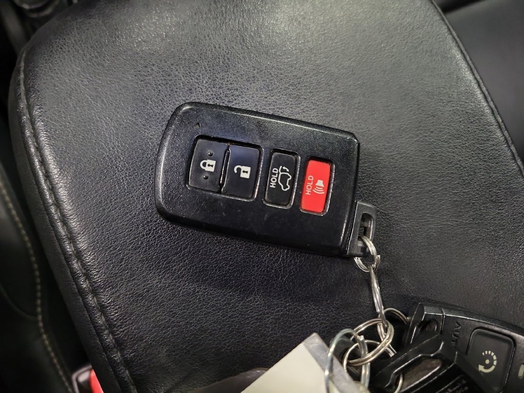 Used 2015 Toyota RAV4 Limited w/ Technology Package AWD/4WD image 18