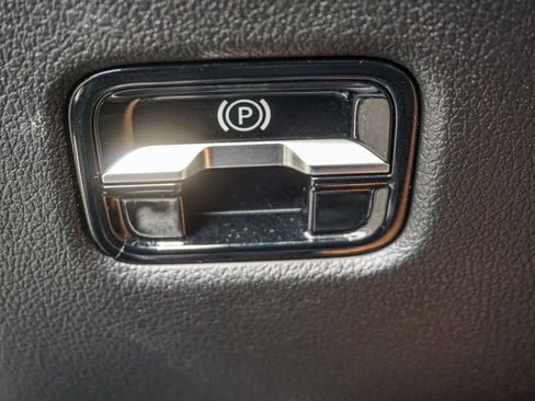 Used 2025 Mercedes-Benz C 300 Sedan image 41