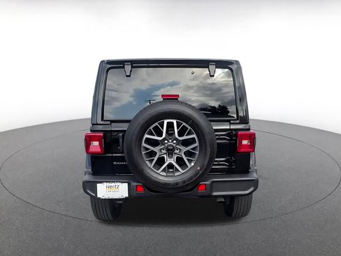 Used 2025 Jeep Wrangler Unlimited Sahara AWD/4WD image 11