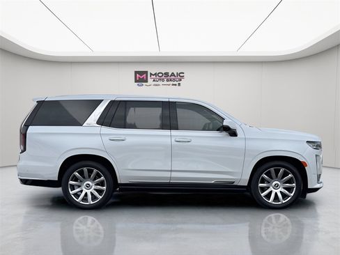 Used 2024 Cadillac Escalade Premium Luxury Platinum image 8