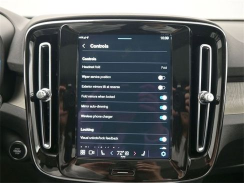 Used 2024 Volvo XC40 B5 Plus image 17