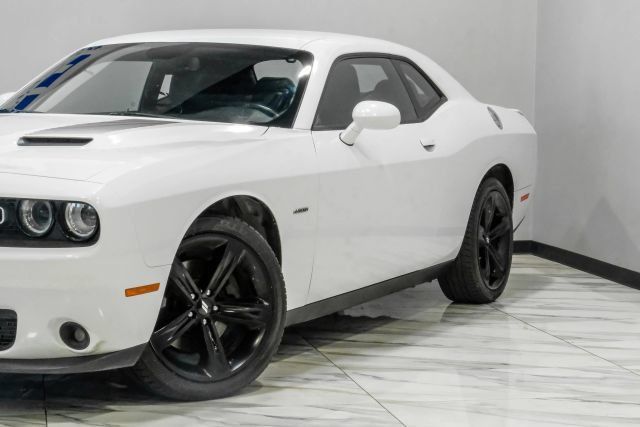 Used 2017 Dodge Challenger R/T RWD image 7