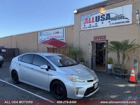 Used 2015 Toyota Prius Two FWD image 3