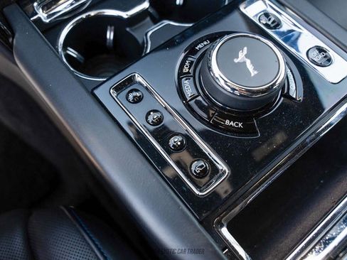 Used 2020 Rolls-Royce Cullinan Black Badge image 32