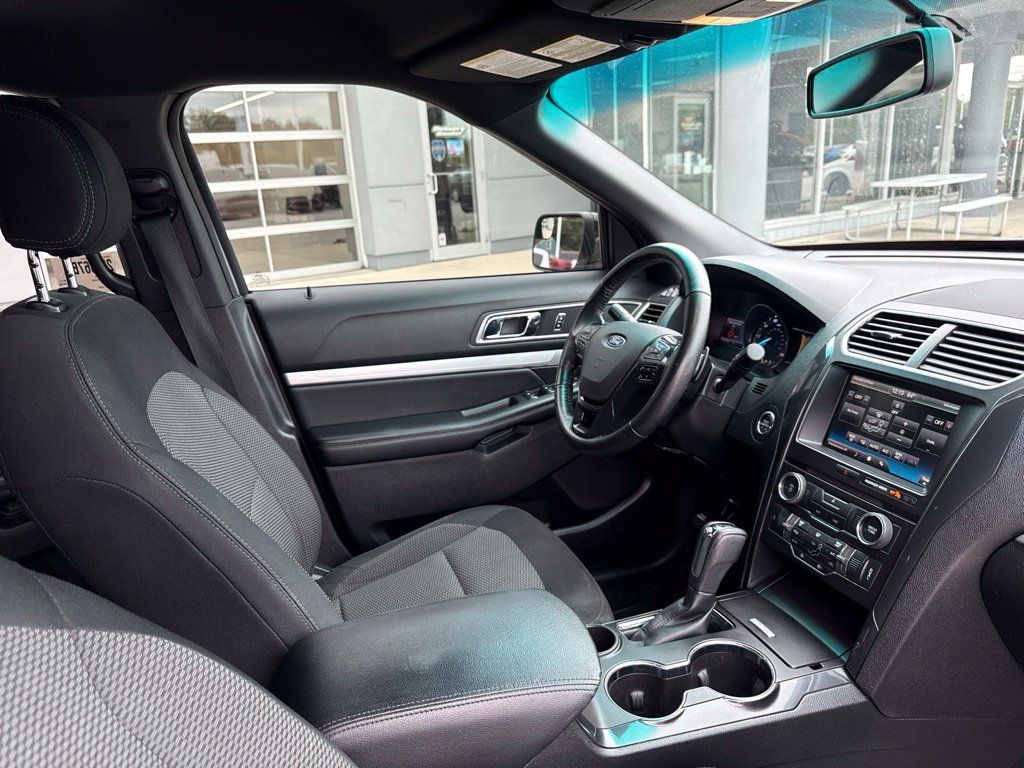 Used 2016 Ford Explorer XLT w/ Equipment Group 201A FWD image 88