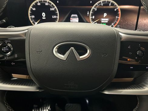 Used 2025 INFINITI QX80 Luxe AWD/4WD image 16