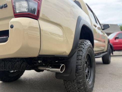 Used 2018 Toyota Tacoma TRD Off-Road w/ Technology Package AWD/4WD image 48