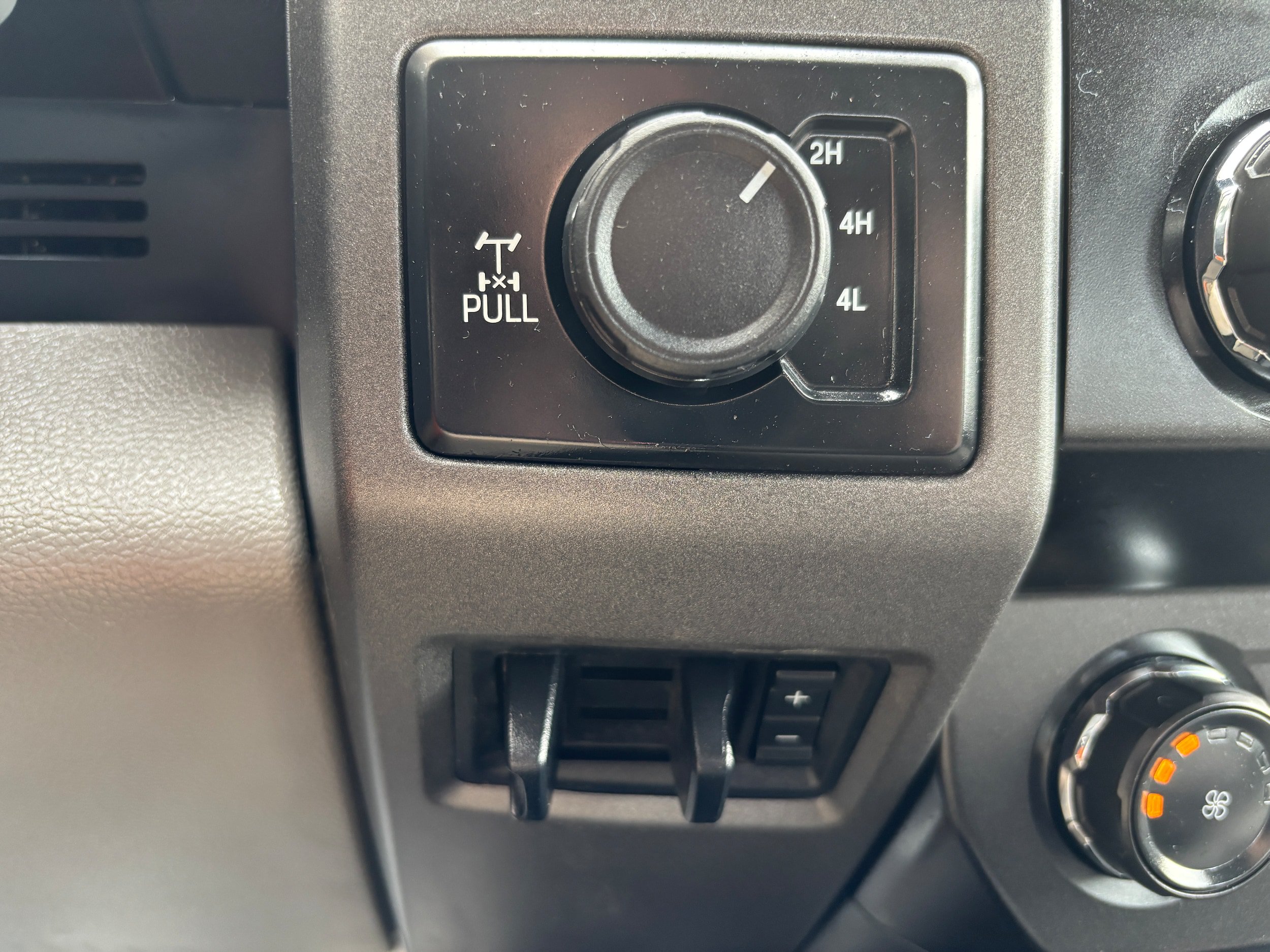 Used 2019 Ford F250 XL w/ Power Equipment Group AWD/4WD image 18