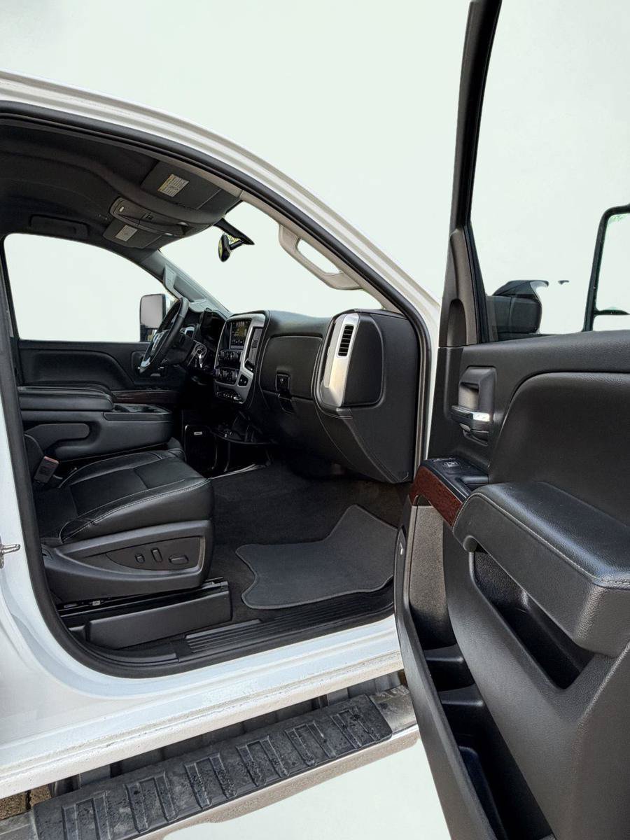 Used 2018 GMC Sierra 2500 SLT w/ Duramax Plus Package AWD/4WD image 23