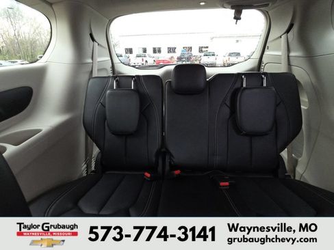 Used 2024 Chrysler Pacifica Touring-L FWD image 29
