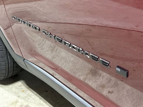 New 2025 Jeep Grand Cherokee Altitude w/ Trailer Tow Package image 26