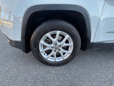 Used 2015 Jeep Cherokee Latitude image 14