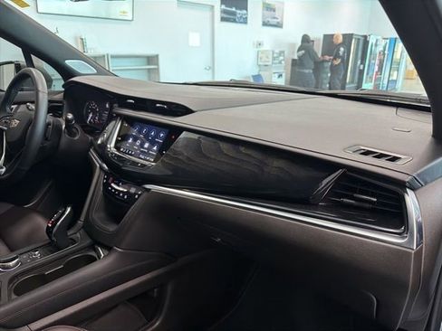 Used 2024 Cadillac XT6 Premium Luxury AWD/4WD image 32