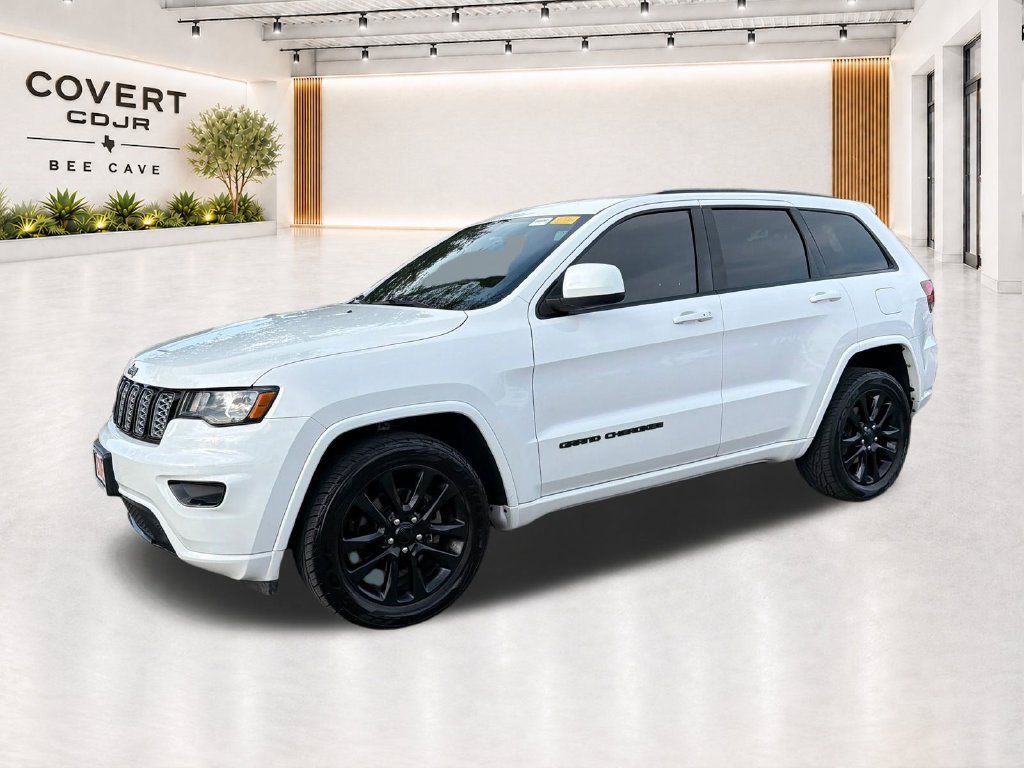 Used 2017 Jeep Grand Cherokee Altitude AWD/4WD image 3