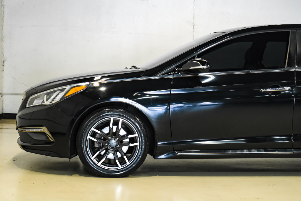 Used 2015 Hyundai Sonata Limited w/ Option Group 05 FWD image 12