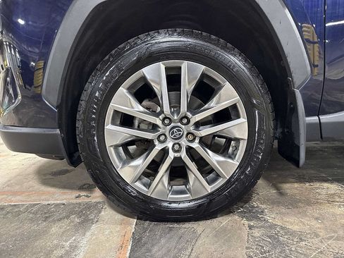 Used 2020 Toyota RAV4 XLE Premium AWD/4WD image 10