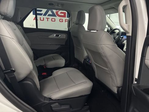 New 2026 Ford Explorer Active w/ Active Comfort Package image 28