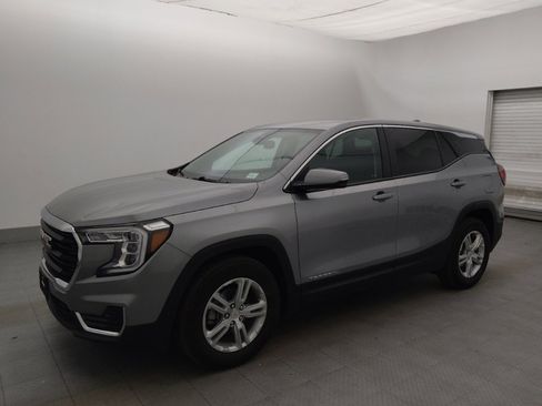 Used 2023 GMC Terrain SLE w/ LPO, Floor Liner Package FWD image 2