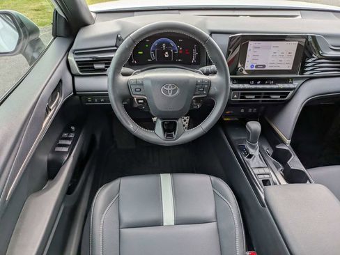 Used 2025 Toyota Camry SE FWD image 17