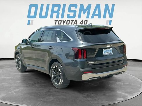 Used 2024 Kia Sorento S FWD image 5