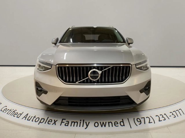 Used 2025 Volvo XC40 B5 Plus AWD/4WD image 8