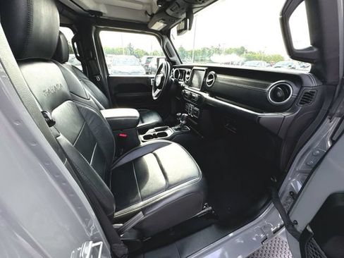 Used 2018 Jeep Wrangler Unlimited Sahara AWD/4WD image 30