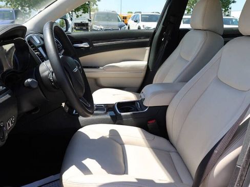 Used 2022 Chrysler 300 Touring L AWD/4WD image 13