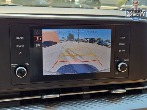 Used 2024 Kia Carnival LX FWD image 18