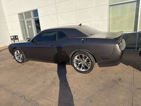 Used 2019 Dodge Challenger R/T w/ Plus Package image 8