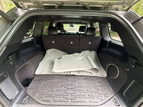 Used 2019 Jeep Grand Cherokee Altitude AWD/4WD image 18