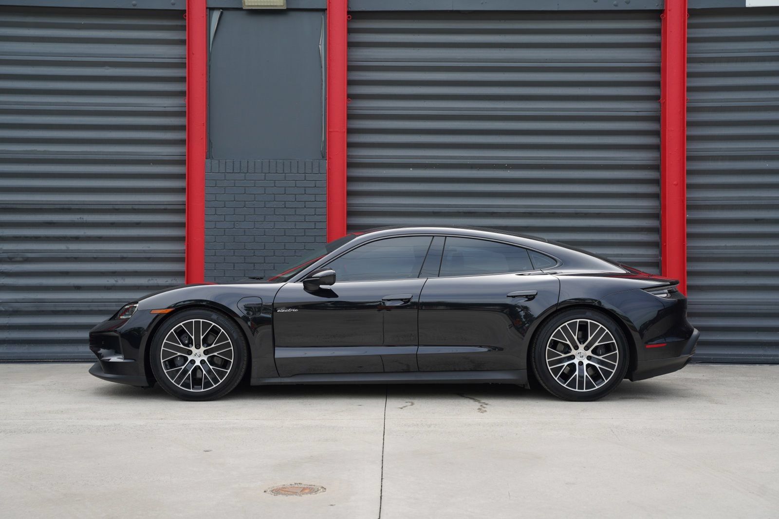 Used 2025 Porsche Taycan RWD image 8