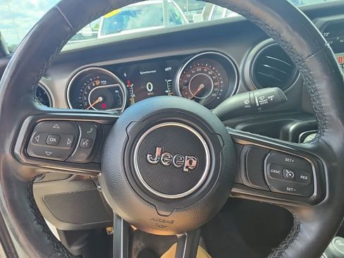 Used 2023 Jeep Gladiator Sport AWD/4WD image 17