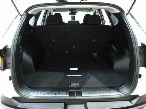 Certified 2025 Hyundai Tucson SE image 6