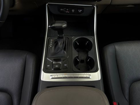 Used 2026 Kia Carnival FWD image 16