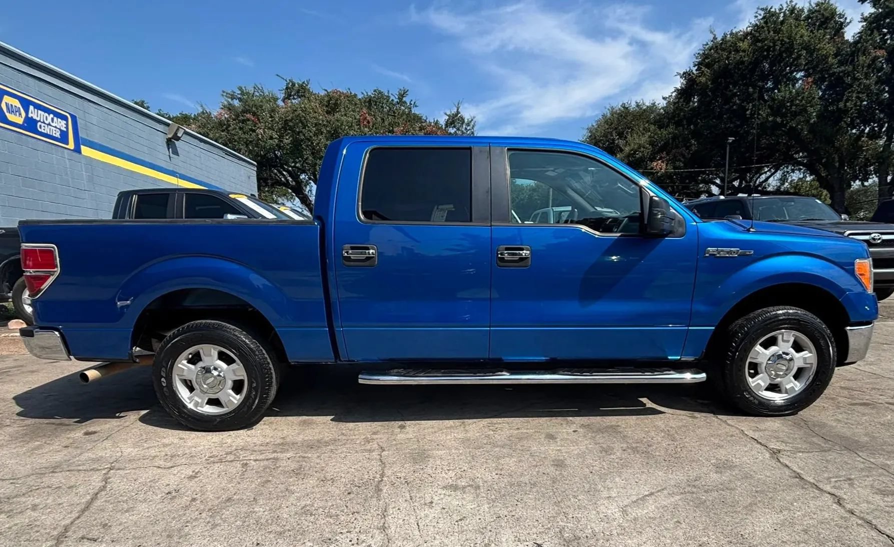 Used 2011 Ford F150 XLT w/ Trailer Tow Pkg RWD image 6