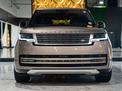 Used 2023 Land Rover Range Rover SE AWD/4WD image 2