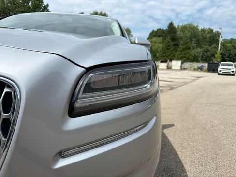 Used 2022 Lincoln Nautilus AWD w/ Premium Package image 11